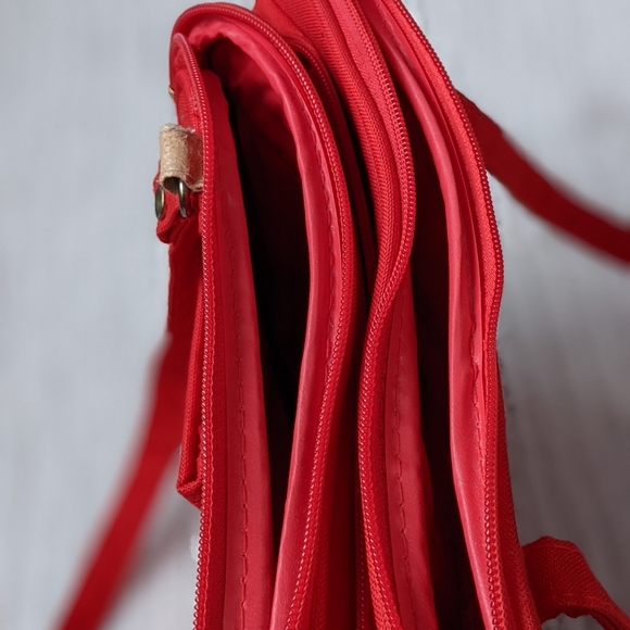 Vintage Y2K Vegan Vacation or Valentine's Purse. 10" x 8" w 10" straps. HP! - Picture 10 of 14